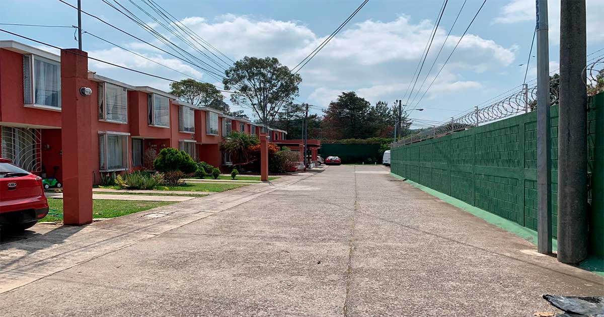 Venta de Casa o Casas, Terrenos, Propiedades, Apartamentos, Inmuebles en Guatemala, zona 11, zona 7, zona 2, zona 18, zona 16, Mixco, Carretera Al Salvador, Fraijanes, Santa Catarina Pinula, Antigua Guatemala, Villa Nueva, Villa Canales, San Miguel Petapa - Venta o Alquiler de Casas En Guatemala